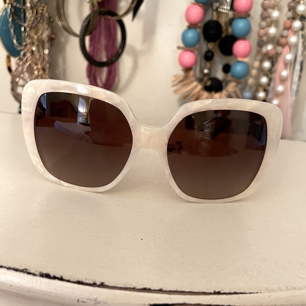 Tory Burch Pearl Sunglasses
